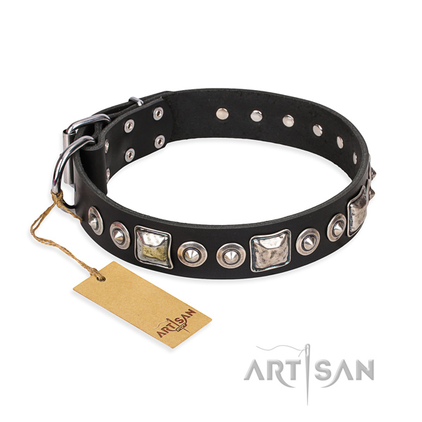 Leather dog collar made of flexible material with rust-proof traditional buckle