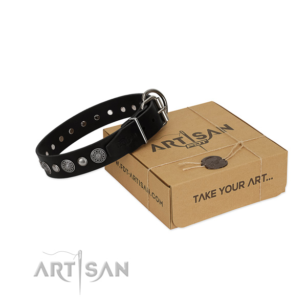 Top notch natural leather dog collar with stylish design studs