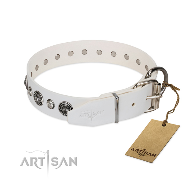 Top rate Full grain natural leather dog collar with corrosion resistant traditional buckle
